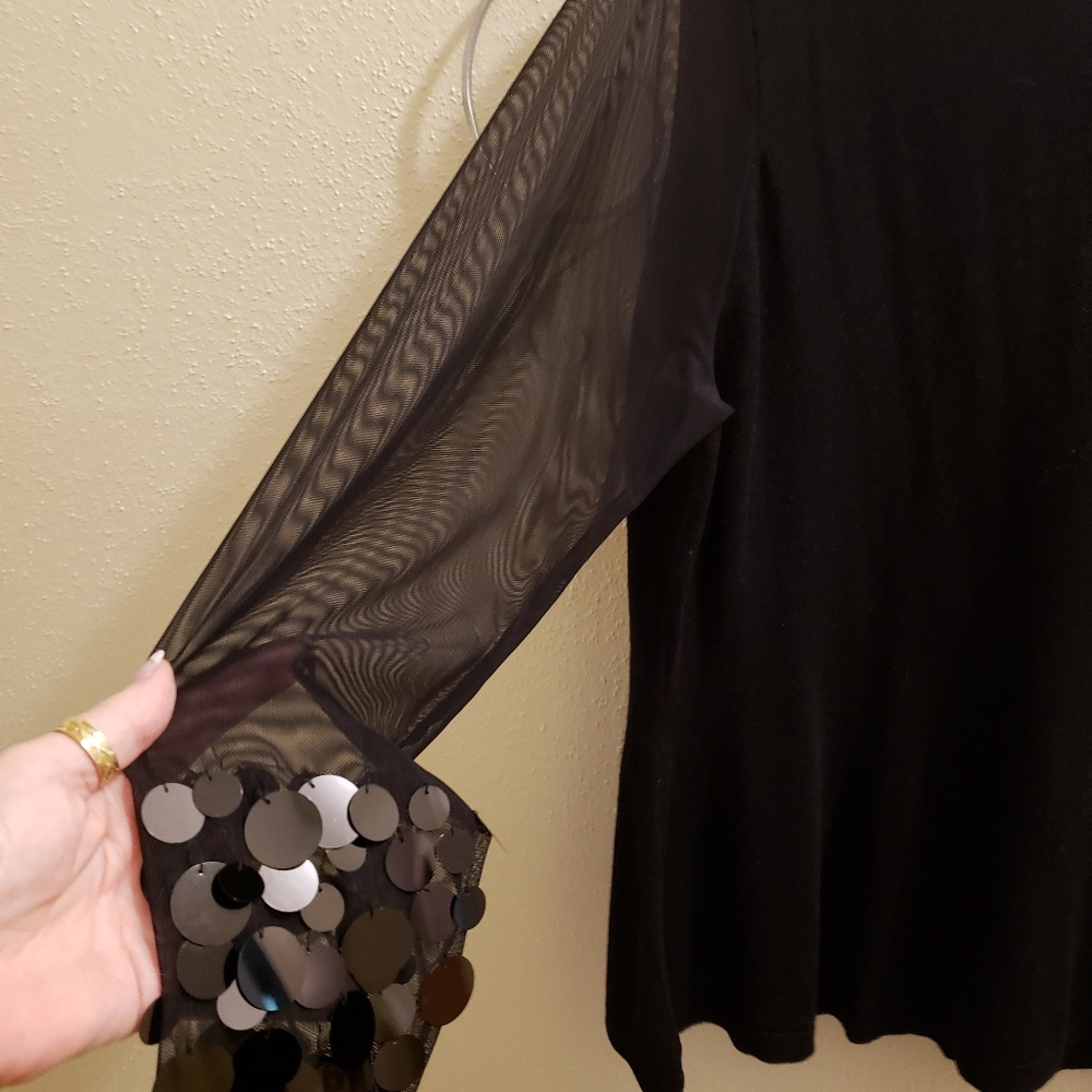 Elegant Formal Blouse with Chic wrist design